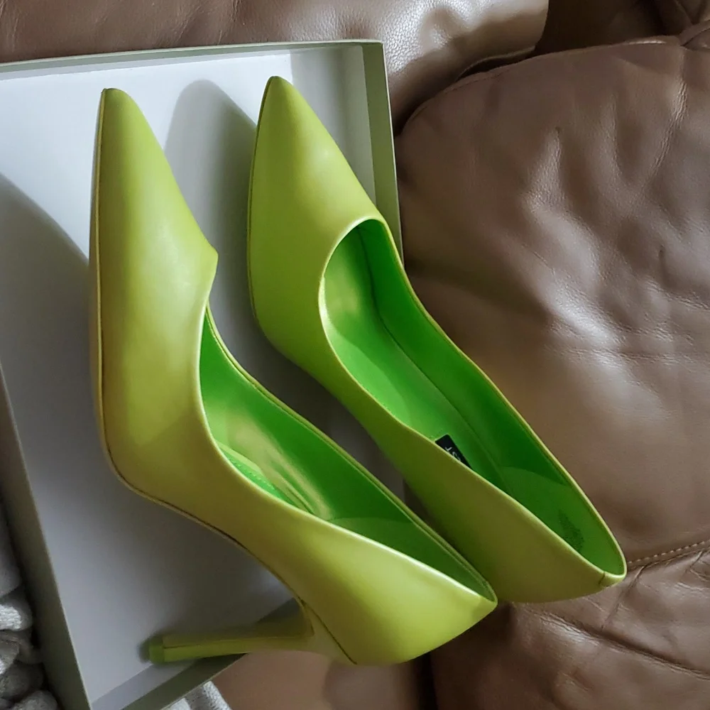 Lime Green 9.5 Nine West Pumps - Picture 2 of 5